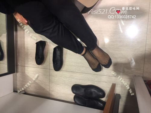 原味丝袜|袜类,臭短丝袜,致命臭(此活动MM随机,不能指定)——2018年4月初、中旬顾客订购致命臭活动MM(导购17妹妹-黑丝)现收足底实拍