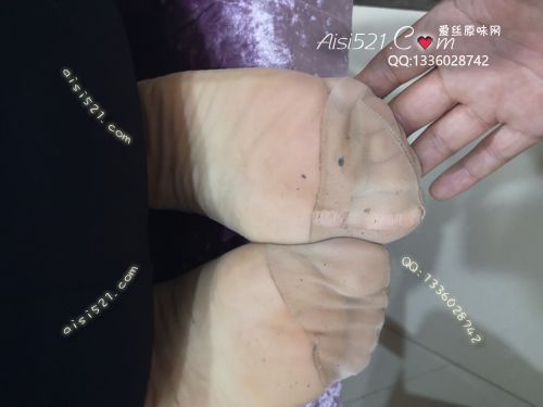原味丝袜|袜类,臭短丝袜,致命臭(此活动MM随机,不能指定)——2018年8月中、下旬顾客订购致命臭活动MM(酒店17妹妹-肉丝)现收足底实拍