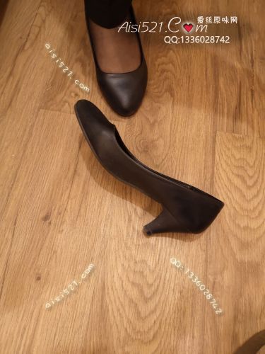 原味女鞋|鞋类,高中短跟,珍贵货源仅一双,导购12妹妹今年工作时穿了一夏天的皮鞋出售,喜欢皮鞋的会员不要错过机会