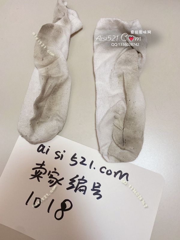原味丝袜|袜类,臭棉袜,穿了7天的白色袜袜 好浓郁的味道 重口哦 脚底都给我穿黑了 喜欢的直接拍下