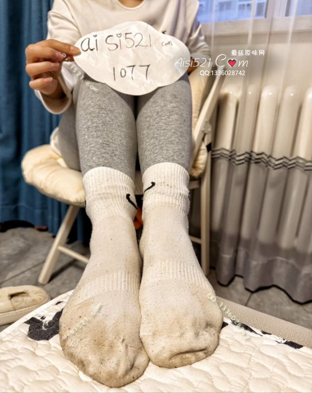 耐克棉袜～它的每一根纤维都早已浸透主人的脚汗，染上了主人酸臭的脚气！狗子想要染上主人的仙气吗！狗子的J8想感受奇痒难耐的酥麻快感吗！让它来替主子调教你吧！,原味丝袜|袜类臭短丝袜