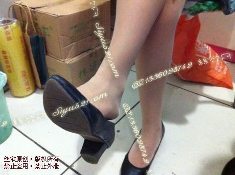 原味丝袜|袜类,臭长筒丝袜,爱丽丝(本土的BYD)——2014-8月中旬顾客订购化妆02妹妹工作丝袜(特选-化妆02妹妹-肉丝长筒),此活动免费拍摄打包图