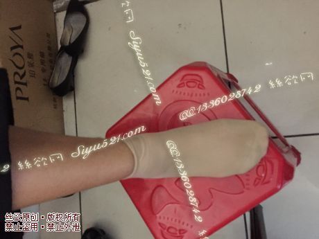 原味丝袜|袜类,臭短丝袜,致命臭(此活动MM随机,不能指定)——2015年10月初旬顾客订购致命臭活动MM(肉丝短丝)现收足底实拍,不可选择MM,免费附带无水印高清收购足底实拍图。