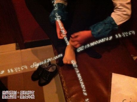 原味丝袜|袜类,臭短丝袜,致命臭(此活动MM随机,不能指定)——2012-12-27日客户订购极品臭丝现场实拍(黑丝),不可选择MM,免费附带无水印高清收购足底实拍图。