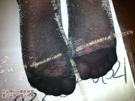 原味丝袜|袜类,臭短丝袜,致命臭(此活动MM随机,不能指定)——2013-1-9日客户订购的4双臭丝现场实拍(珠光黑丝),不可选择MM,免费附带无水印高清收购足底实拍图。
