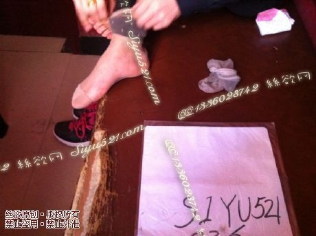 原味丝袜|袜类,臭短丝袜,致命臭(此活动MM随机,不能指定)——2013-3-16日客户同时订购2双肉丝,味道极重(水晶肉丝02),不可选择MM,免费附带无水印高清收购足底实拍图。