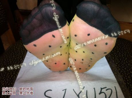 原味丝袜|袜类,臭短丝袜,致命臭(此活动MM随机,不能指定)——2013-4-4日客户同时订购2双臭丝,味道极重(彩丝02),不可选择MM,免费附带无水印高清收购足底实拍图。