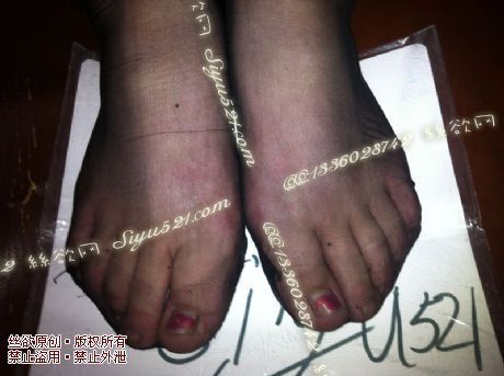 原味丝袜|袜类,臭短丝袜,致命臭(此活动MM随机,不能指定)——2013-4-23日订单现场现脱实拍(黑丝),不可选择MM,免费附带无水印高清收购足底实拍图。