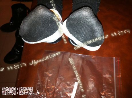 原味丝袜|袜类,臭短丝袜,致命臭(此活动MM随机,不能指定)——2013-12-26日烤肉店02妹妹工作丝袜现收足底实拍,棉袜比丝袜还要臭(棉袜),不可选择MM,免费附带无水印高清收购足底实拍图。