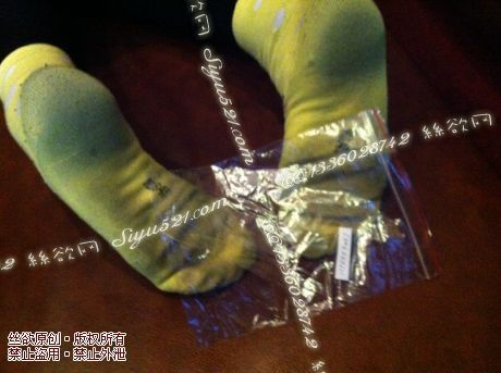 原味丝袜|袜类,臭短丝袜,致命臭(此活动MM随机,不能指定)——2014-1-1日顾客餐厅服务员MM工作丝袜现收足底实拍(棉袜),不可选择MM,免费附带无水印高清收购足底实拍图。