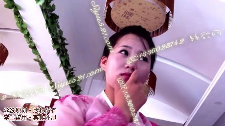 原味丝袜|袜类,臭长筒丝袜,朝鲜丝(此活动可指定MM,但袜类随机)——2014-5月份顾客订购朝鲜MM工作丝袜现场实拍,妹妹7天没洗的肉丝,收购员036自认为长的不错的新朝鲜MM(穿粉色衣服的)