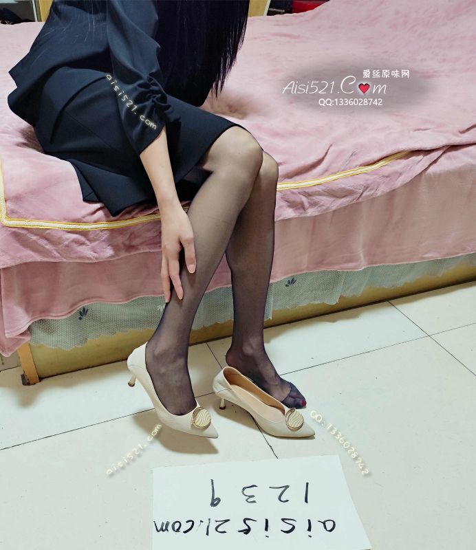 原味女鞋|鞋类,高中短跟,米黄色高跟鞋，如同皮肤颜色与丝袜融为一体，配合享受更刺激，贱狗还等什么啊