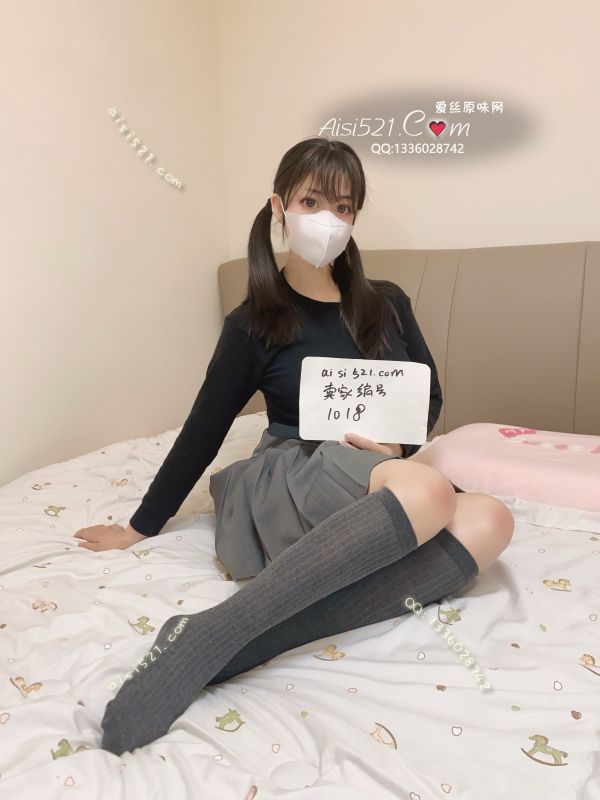 看见妹妹的袜袜是不是都忍不住趴下来吸一口了呢，还不快把这双袜子给买回去！原味丝袜|袜类臭棉袜