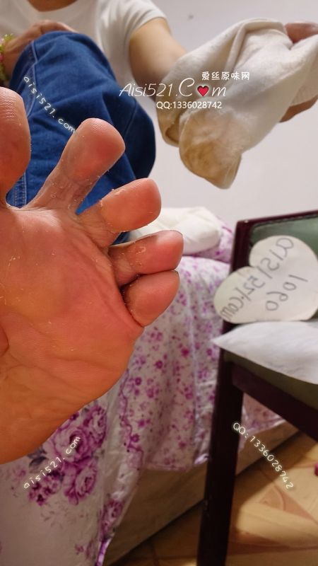 景区客串上班从早上九点到晚上十二点才下班十天棉袜庞臭无比，每一天出汗，效果自己看，下班回家不洗脚不洗澡实在是住的地方不方便洗，这样的袜袜如同氧气罩一口让你秒起，下单发货。,原味丝袜|袜类臭棉袜