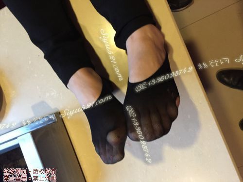 原味丝袜|袜类,臭船袜,致命臭(此活动MM随机,不能指定)——2017年4月初、中旬顾客订购致命臭活动MM(发粘的黑丝船袜)现收足底实拍,不可选择MM,免费附带无水印高清收购足底实拍图。