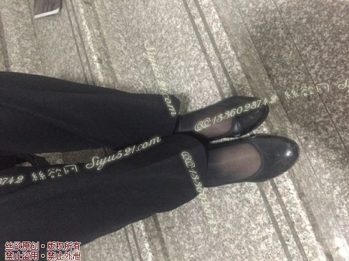 原味丝袜|袜类,臭短丝袜,致命臭(此活动MM随机,不能指定)——2017年7月初旬顾客订购致命臭活动MM(珠宝妹妹脚汗垢明显的黑丝)现收足底实拍,不可选择MM,免费附带无水印高清收购足底实拍图。