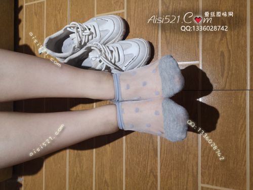 原味丝袜|袜类,臭短丝袜,致命臭(此活动MM随机,不能指定)——2019年7月份顾客订购(导购34美女-卡通丝)现收足底实拍