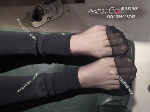 原味丝袜|袜类,臭短丝袜,爱丽丝(此活动可指定MM,但袜类随机)——2019年11月份顾客订购(烤肉07黑丝),现收足底实拍,此活动免费拍摄打包图
