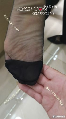 原味丝袜|袜类,臭短丝袜,爱丽丝(此活动可指定MM,但袜类随机)——2020年8月份顾客订购(黑丝短袜),现收足底实拍,此活动免费拍摄打包图