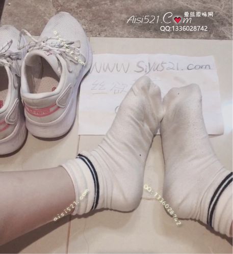 原味女鞋|鞋类,运动鞋,穿着跑步吸满汗液的脏臭运动鞋和袜子(袜子不限款)