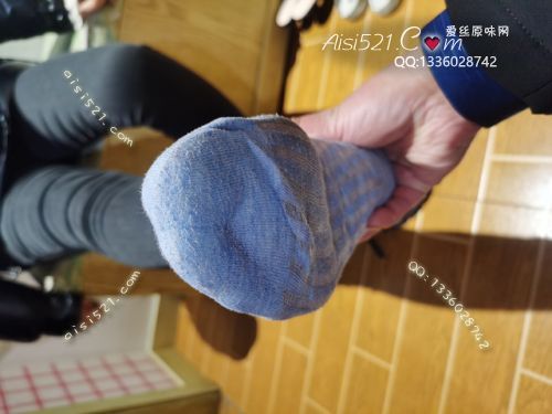 原味丝袜|袜类,臭短丝袜,爱丽丝(此活动可指定MM,但袜类随机)——2020年12月份顾客订购(导购36卡通丝)现收足底实拍,此活动免费拍摄打包图