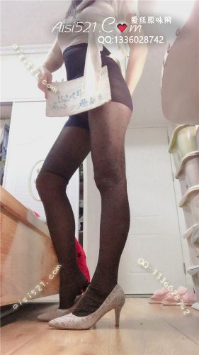 原味丝袜|袜类,臭连裤袜,黑色小点点连裤丝袜【平滑的感觉让我立刻把袜尖对着鼻子,用力吸闻了一下】