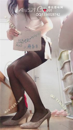 原味丝袜|袜类,臭连裤袜,黑色开裆连裤丝袜【摒了摒呼吸,才张口含住S大脚趾,压住***的感觉,吮吸起来】